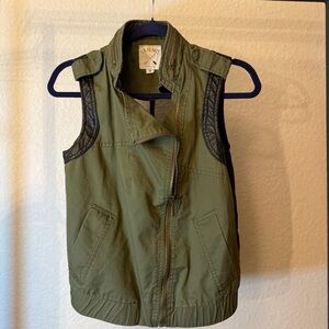LA Hearts Military, Utility Style Army Green Mesh Back Gilet / Vest. Size M